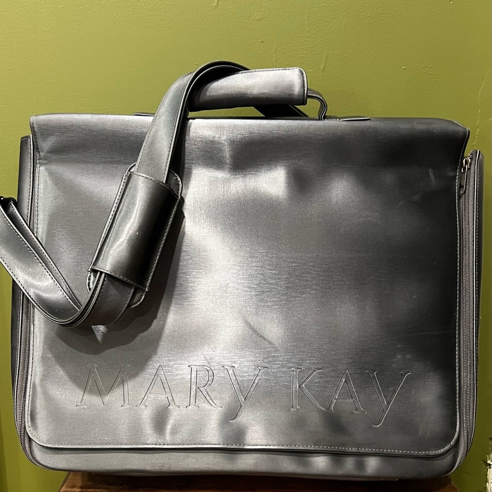 2000s Mary Kay Metallic Gray consultant makeup Bag
